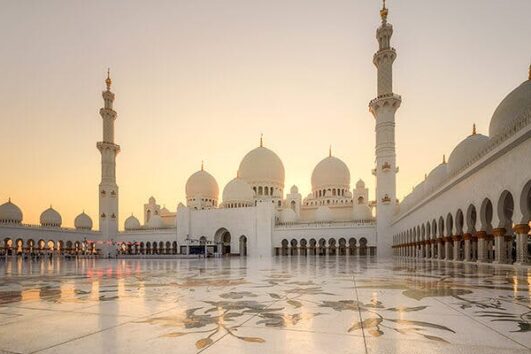 Abu Dhabi Sheikh Zayed Mosque Half-Day Tour from Dubai